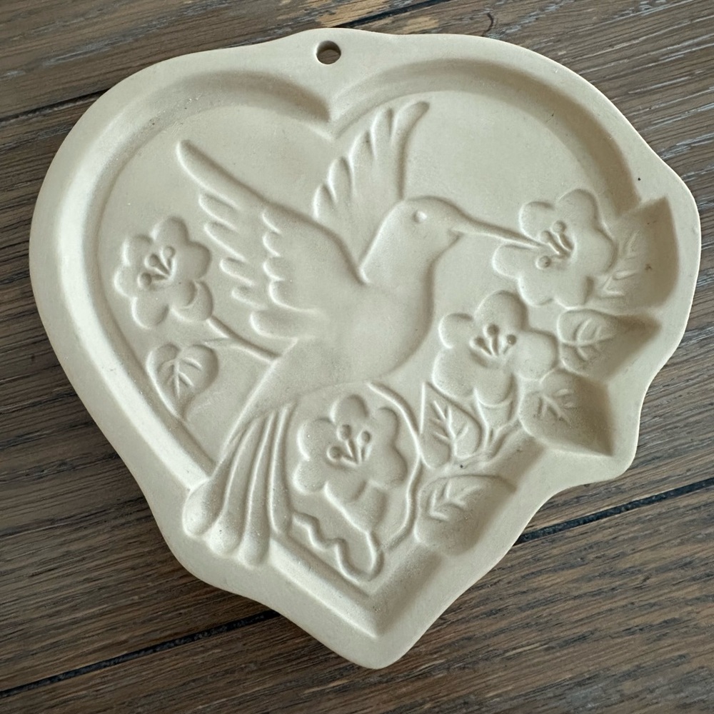 Brownbag Cookie Art, stoneware Heart-Shaped with Hummingbird Design